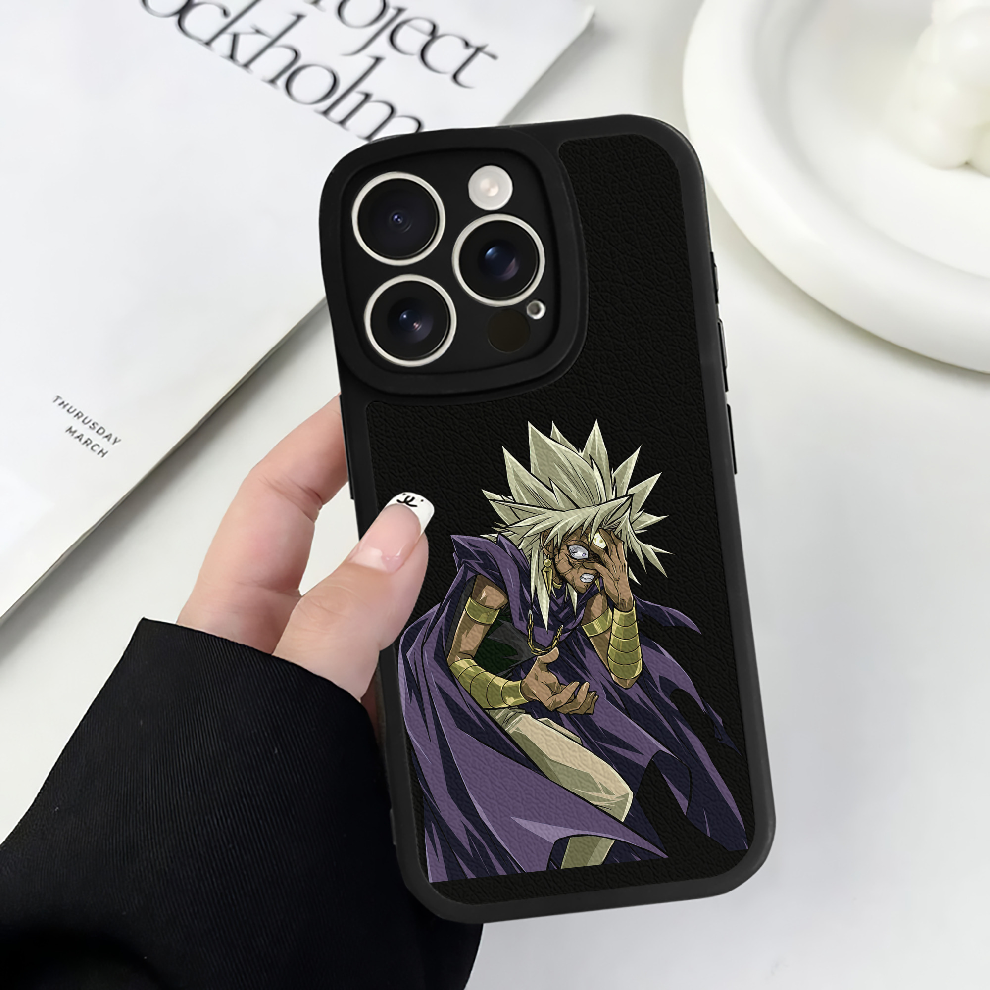 （画像用） 遊☆戯☆王 Yu-Gi-Oh! 【iPhone 16シリーズ対応】シリコンスマホケース（レザー調） 材質：シリコン